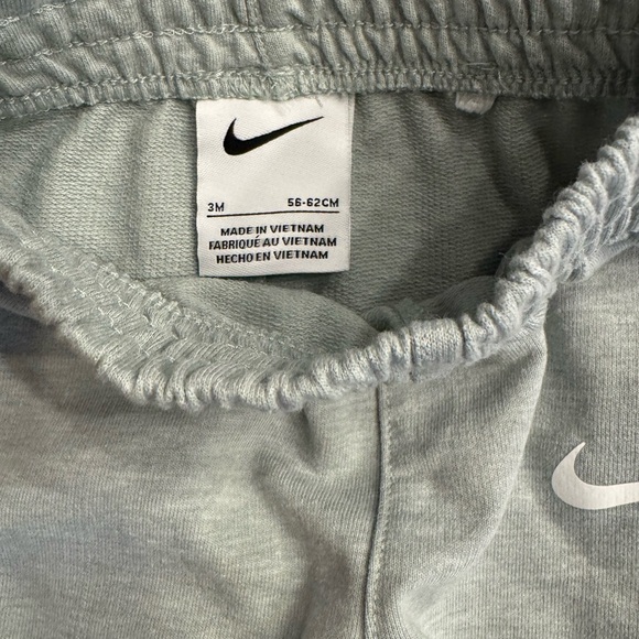 Nike Outfit - Picture 2 of 3